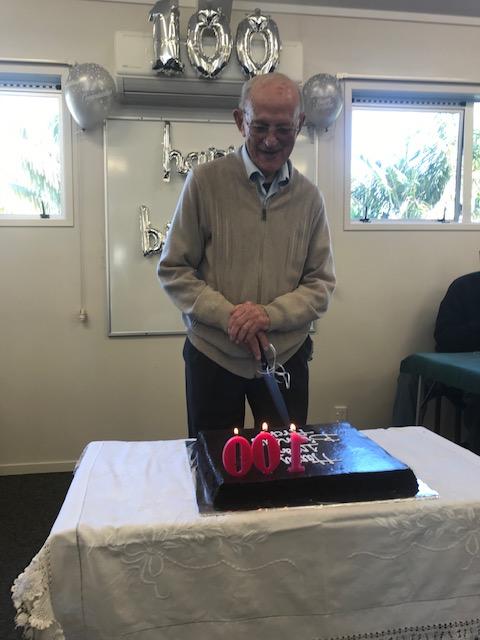 Arch and cake .jpg